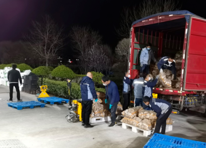 疫情下，甘肅物流行業利用手動液壓搬運車等工具保障物資供應