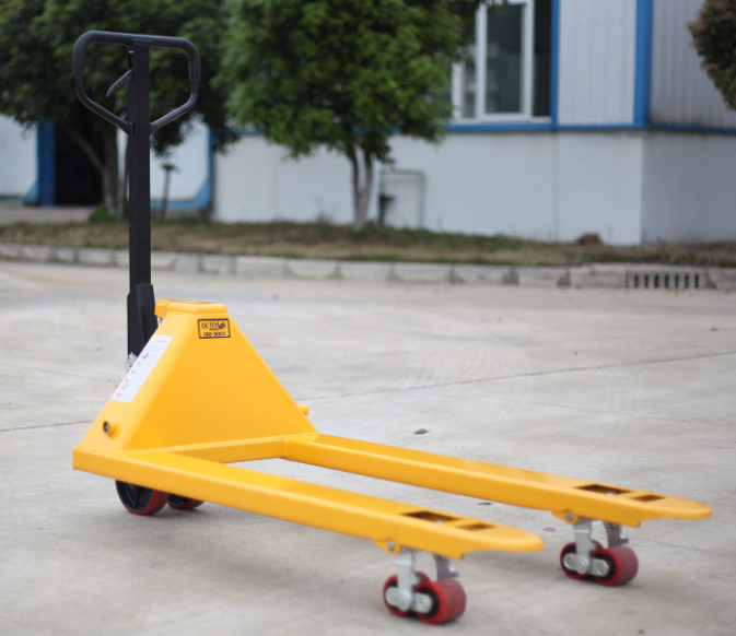 石家莊小區封控，手動叉車搬運生活用品緩解壓力